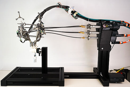 inSEA2 SpineBot: Mechanical Response Assessment of Adolescent Idiopathic Scoliosis Patients